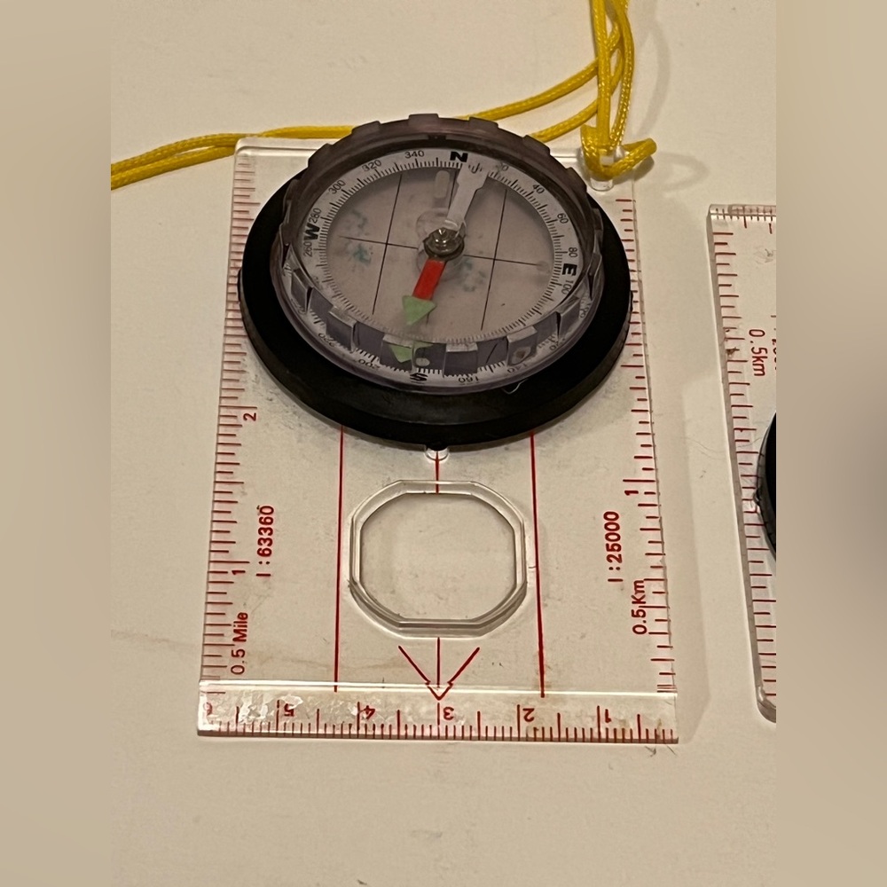 LOT OF 2 VINTAGE COMPASSES. - Picture 5 of 6